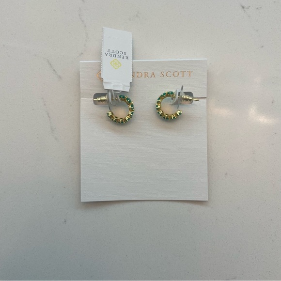 Kendra Scott Cailin Gold‎ Huggie Earrings in Green Crystal - Picture 3 of 7